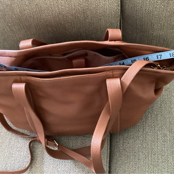 Tote 100% leather great for travel or work bag. - Picture 9 of 12